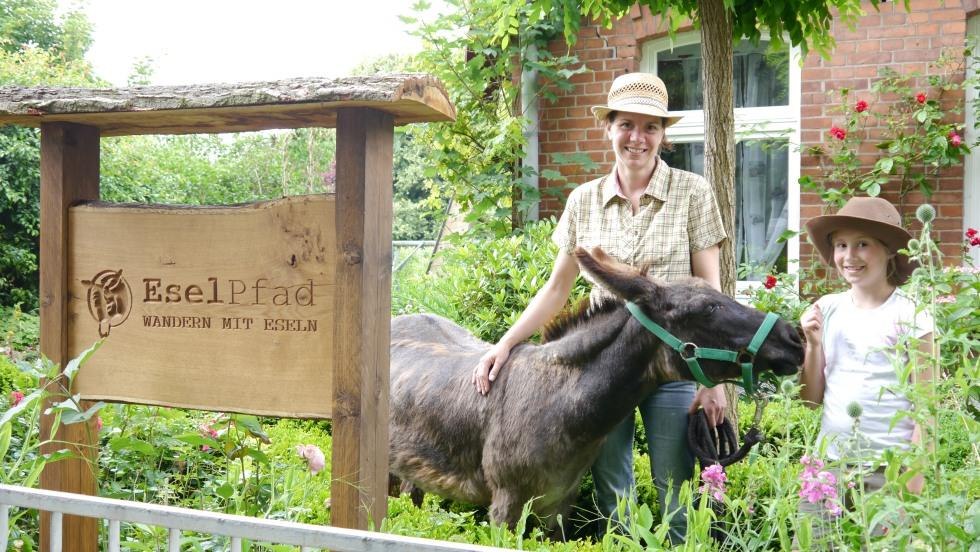 Gemeinsam wandernd das Biosphärenreservat Flusslandschaft Elbe entdecken, © Archiv, Biosphärenreservatsamt Schaalsee-Elbe Gemeinsam wandernd das Biosphärenreservat Flusslandschaft Elbe entdecken, © Archiv, Biosphärenreservatsamt Schaalsee-Elbe