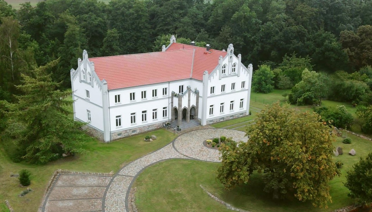 Luftaufnahme Herrenhaus Levetzow, © Herrenhaus Levetzow / Bernd Lüskow Luftaufnahme Herrenhaus Levetzow, © Herrenhaus Levetzow / Bernd Lüskow