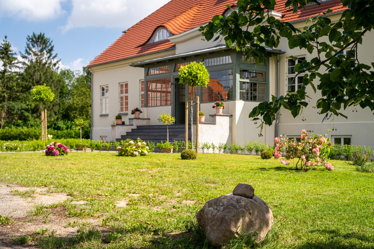 Buitenaanzicht van het landgoed Zahren // &copy; DOMUSImages