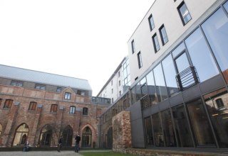 Innenhof der Hochschule für Musik und Theater Rostock // © Landesmarketing MV Innenhof der Hochschule für Musik und Theater Rostock // © Landesmarketing MV