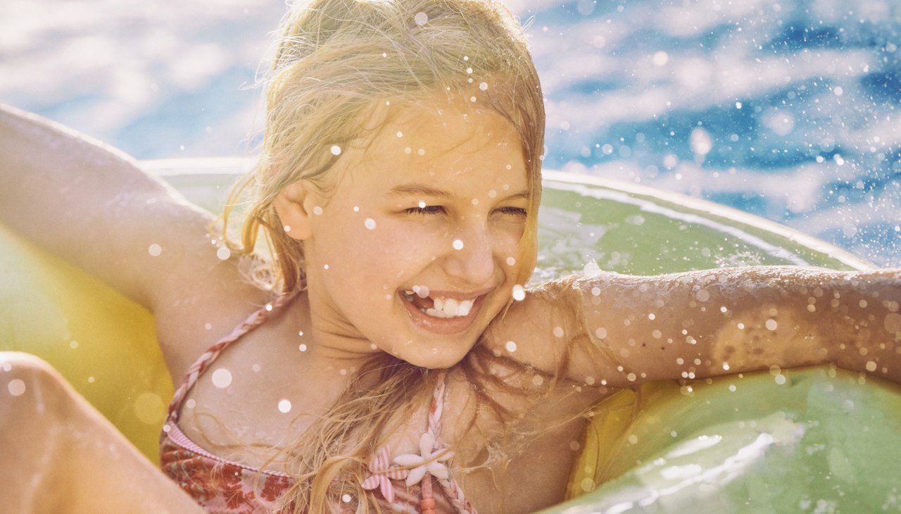 M&auml;dchen im Schwimmring, &copy; Pocha Burwitz