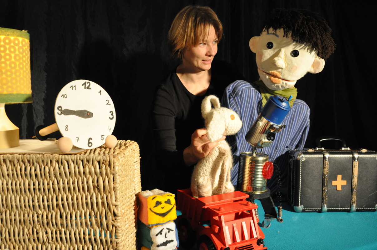 Arthur und sein Kuschelhase // © Theater Randfigur Arthur und sein Kuschelhase // © Theater Randfigur