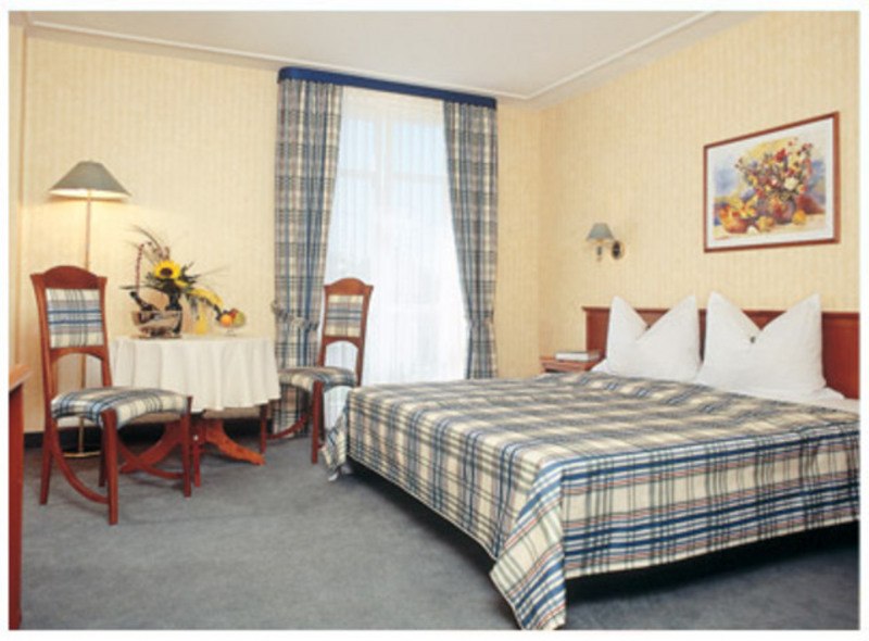 &copy; Hotel Kronprinz