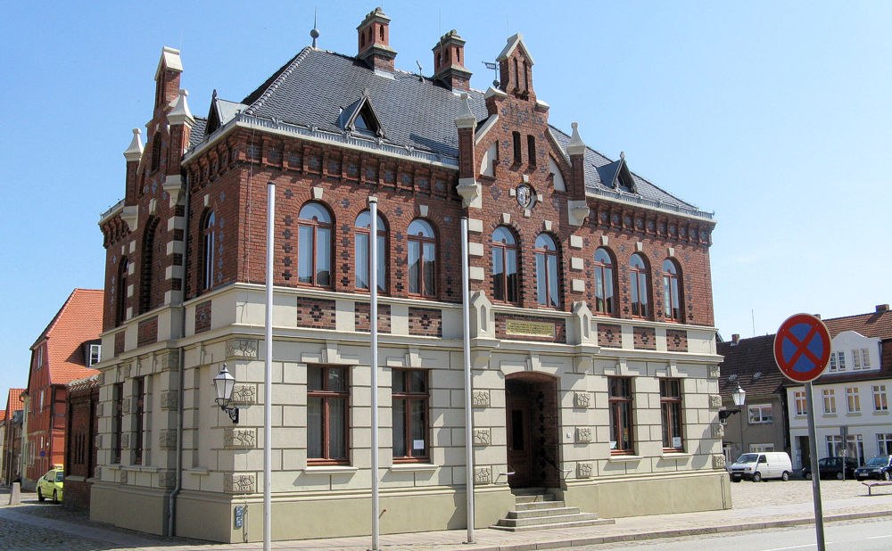 Rathaus mit Touristinformation // &copy; Stadt Gnoien