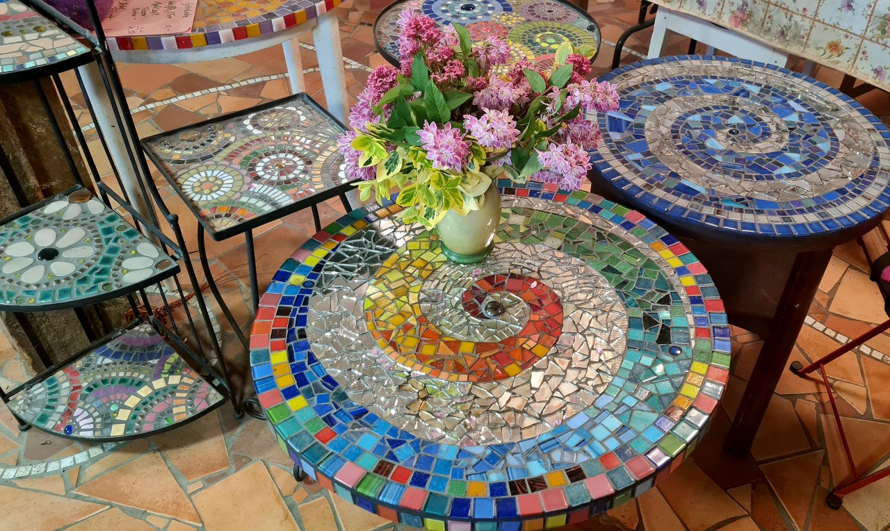 Mosaiktische // &copy; Birgit Anklam