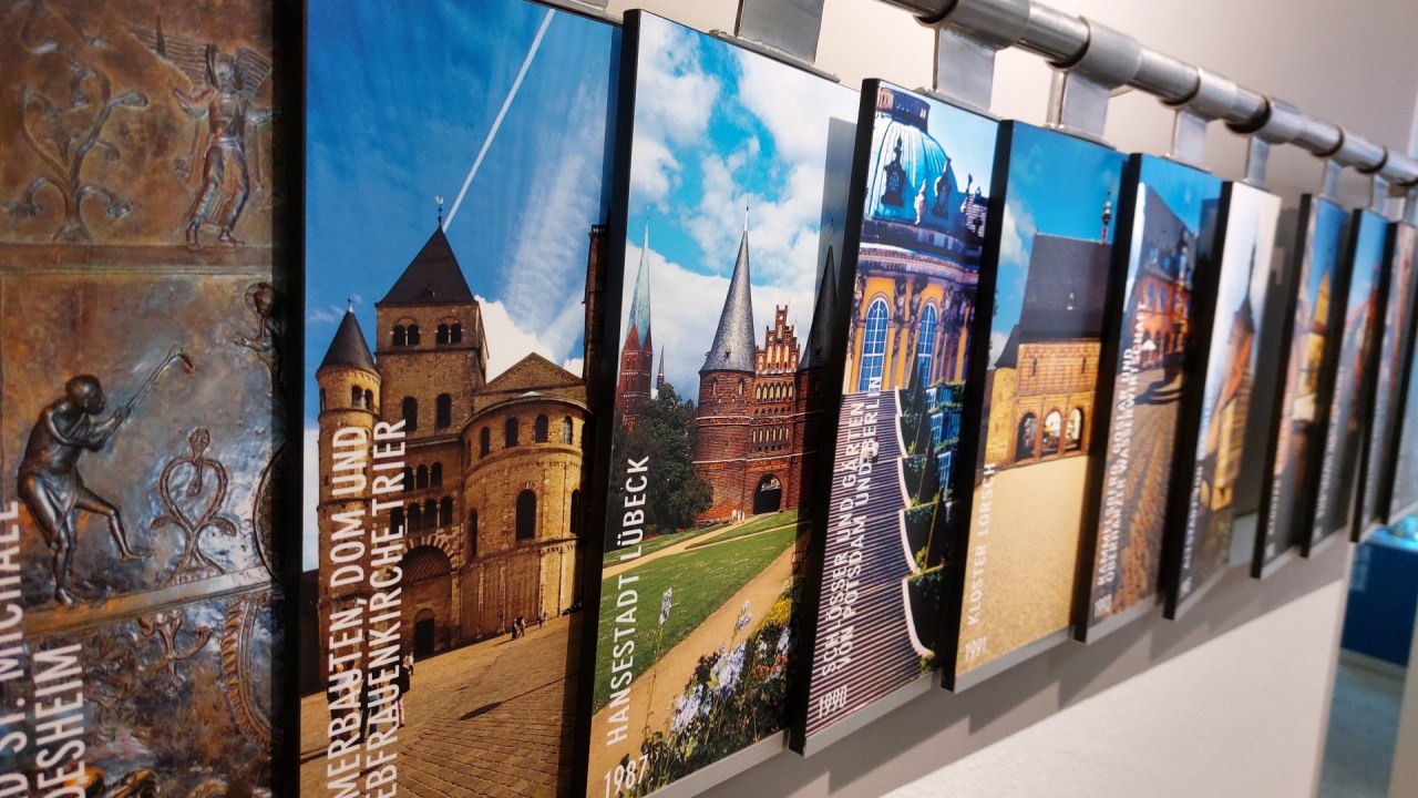© TZ HST © TZ HST