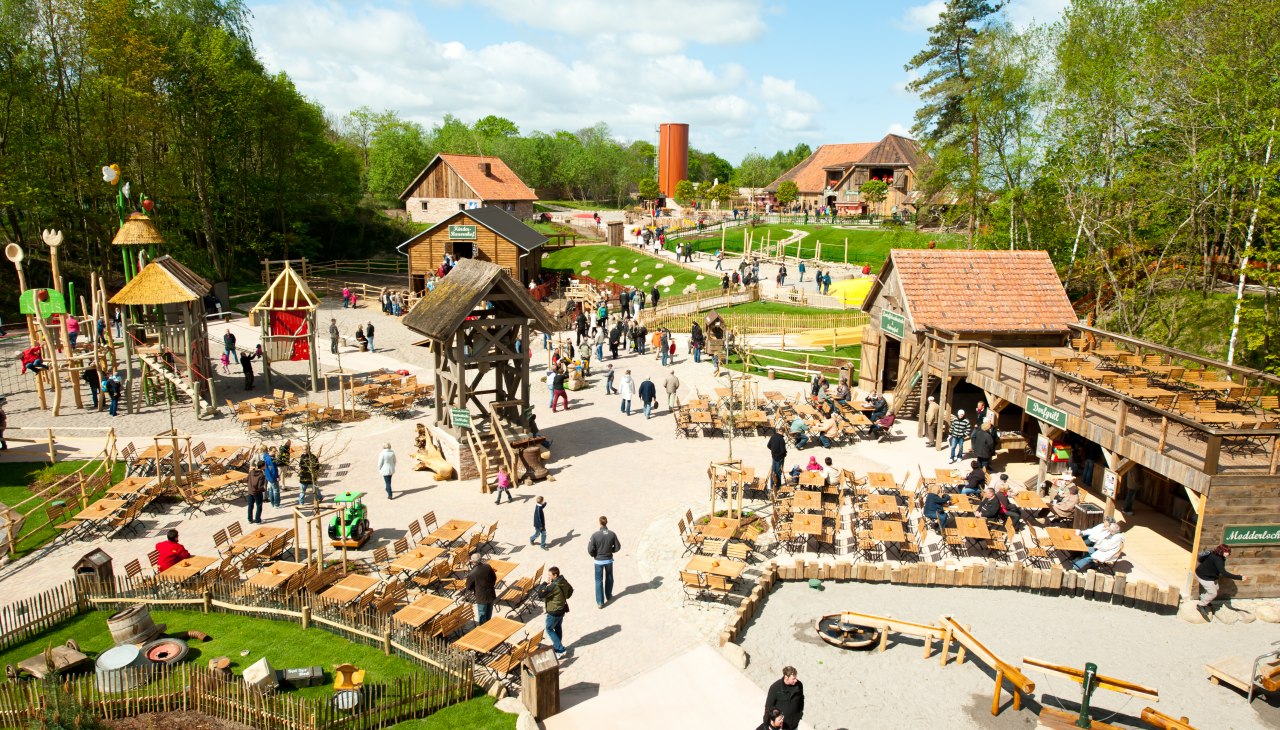 Ein Blick &uuml;ber das gro&szlig;e Erlebnis-Dorf auf R&uuml;gen, &copy; Karls Erlebnis-Dorf