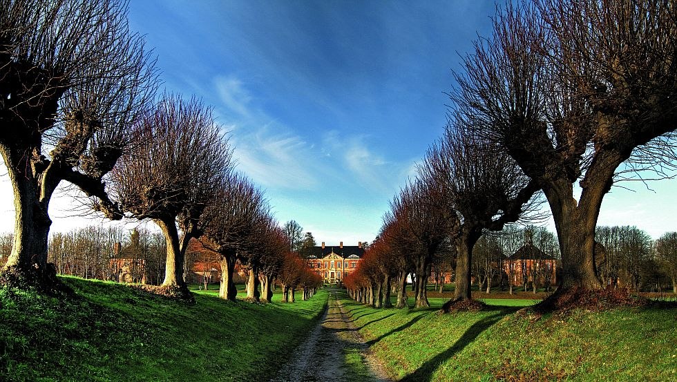 Blick durch die Festonallee auf das Schloss Bothmer in Klütz // © MV-T/Allrich Blick durch die Festonallee auf das Schloss Bothmer in Klütz // © MV-T/Allrich