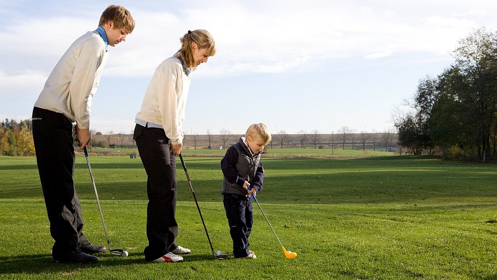 Golf in Teschow ist etwas f&uuml;r die ganze Familie, &copy; arcona Golfhotel Teschow GmbH / Henrike Schunck