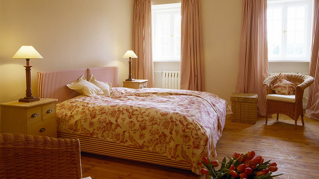 Uitzicht op een tweepersoonskamer van een suite voor 6 personen, &copy; Jagdschloss Bellin