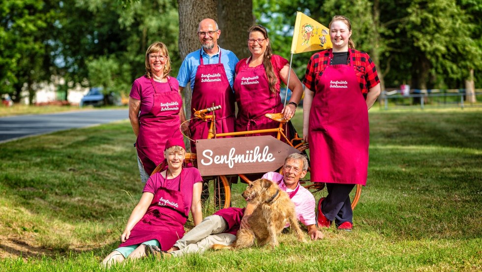 Das Team der Senfmühle Schlemmin // © ostsee-kuestenbilder.de Das Team der Senfmühle Schlemmin // © ostsee-kuestenbilder.de