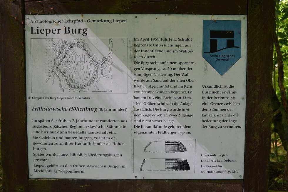 Informationstafel an der Lieper Burg // © Lutz Werner Informationstafel an der Lieper Burg // © Lutz Werner