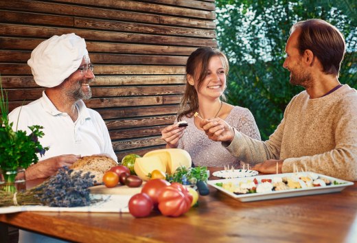 Ontdek regionale specialiteiten tijdens gastronomische tours door het hele land // &copy; MV-T/pocha.de