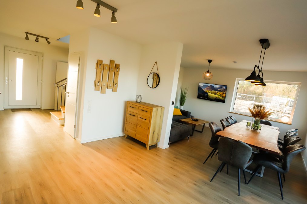 Eingangsbereich des Hauses mit offenem Zugang zu Ess- und Wohnzimmer und Küche, © E. Gazioch Eingangsbereich des Hauses mit offenem Zugang zu Ess- und Wohnzimmer und Küche, © E. Gazioch