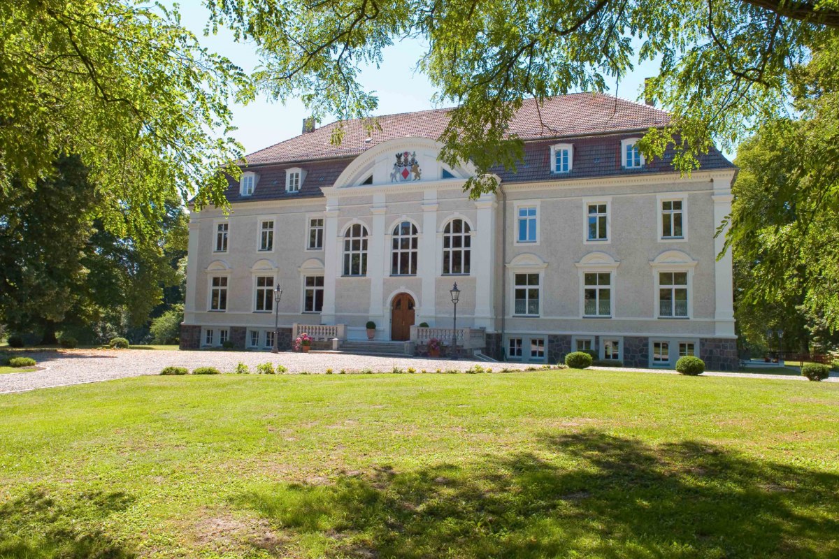 Ferienwohnungen im Schloss Zinzow // &copy; Veit Vielhaber