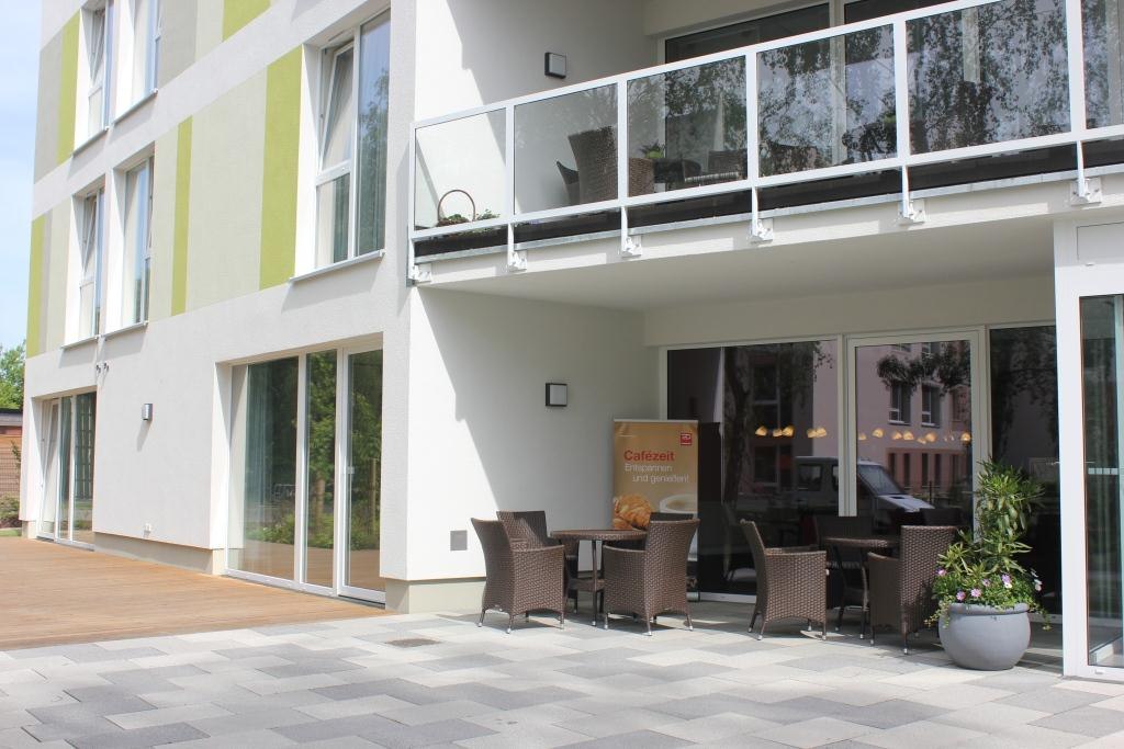Die gem&uuml;tliche Cafeteria im Pflegehotel // &copy; Wohlfahrtseinrichtung der Hansestadt Stralsund gGmbH / Fanny Marckwardt