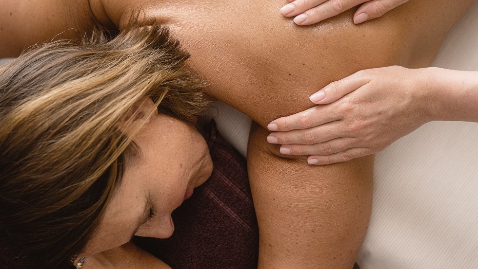 Entspannende Massage // &copy; DSR Hotel Holding GmbH