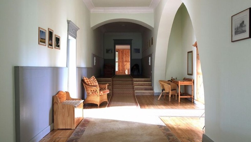 Die alten und lichtdurchfluteten Flure im Schloss Alt Sammit // © Schloss Alt Sammit/ K.H.Kleinpeter Die alten und lichtdurchfluteten Flure im Schloss Alt Sammit // © Schloss Alt Sammit/ K.H.Kleinpeter