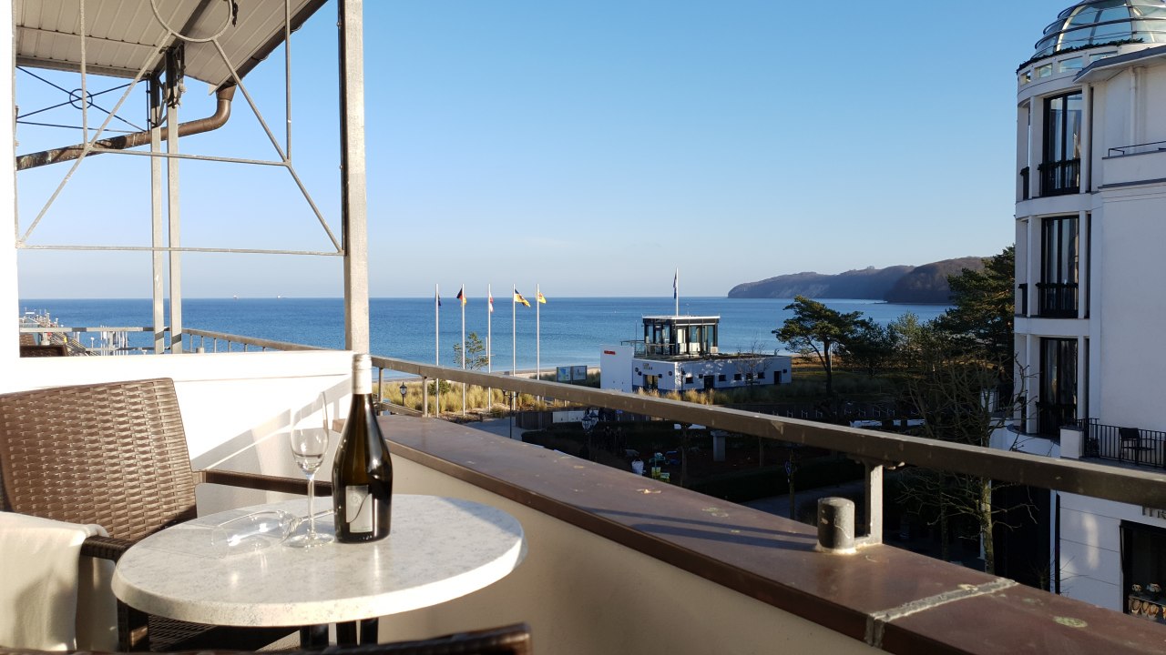 Zimmer seeseitig mit Balkon // &copy; Aparthotel Rialto & Hotel Esplanade