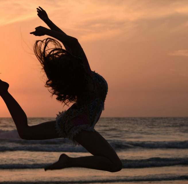 Freitanz // &copy; Foto von Adriana Aceves auf Unsplash