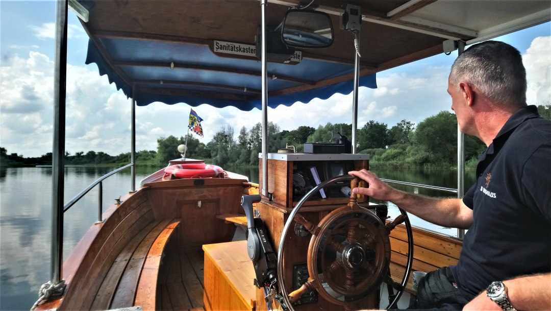 Bootsführer Meder auf Fahrt, © Jana Koch Bootsführer Meder auf Fahrt, © Jana Koch