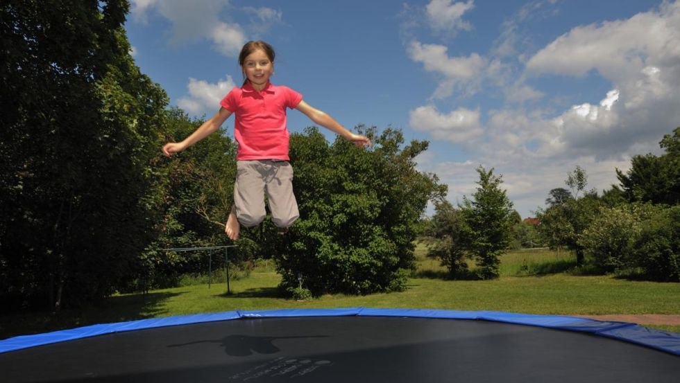 Meisje op de trampoline, © Margit Wild Meisje op de trampoline, © Margit Wild