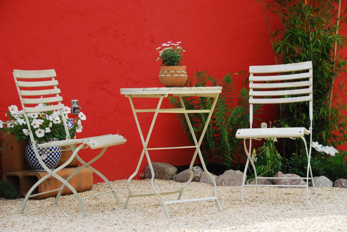 In der Scheune und im Garten des Atelier Caf&eacute;s kann man sich gut erholen. // &copy; M. Cremer