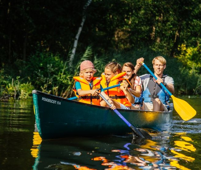 An die Paddel, fertig Spa&szlig; - in der Mecklenburgischen Seenplatte wird das Kanufahren zum Abenteuer // &copy; MV-T/Roth