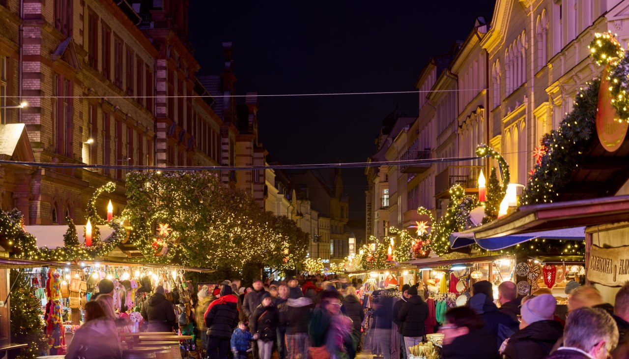 Weihnachtsmarkt Schwerin, Mecklenburgstraße, © Oliver Borchert Weihnachtsmarkt Schwerin, Mecklenburgstraße, © Oliver Borchert