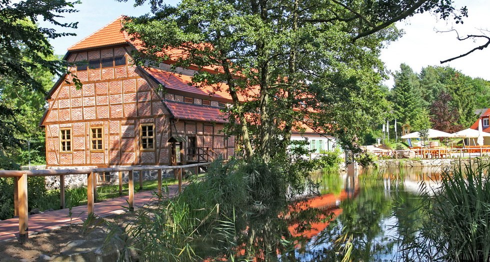 Das Mühlensemble: Wassermühle, Wohnhaus, Festsaal // © Vincent Leifer Das Mühlensemble: Wassermühle, Wohnhaus, Festsaal // © Vincent Leifer