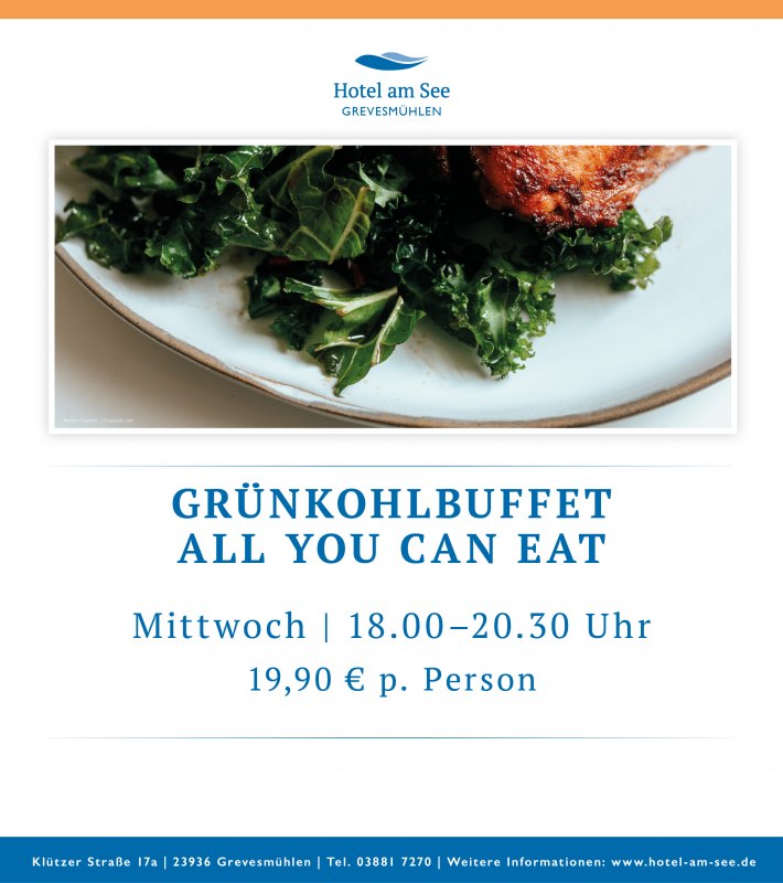 Würziger Grünkohl mit Kassler, Wurst und Salzkartoffeln auf Teller, rustikal angerichtet. // © spreepiraten® Würziger Grünkohl mit Kassler, Wurst und Salzkartoffeln auf Teller, rustikal angerichtet. // © spreepiraten®
