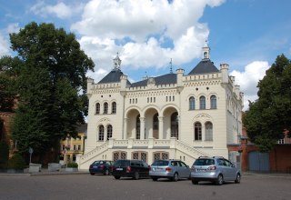 Het stadhuis van Wittenburg doet meer denken aan een sprookjeskasteel dan aan een bestuurscentrum. // © Gabriele Skorupski Het stadhuis van Wittenburg doet meer denken aan een sprookjeskasteel dan aan een bestuurscentrum. // © Gabriele Skorupski