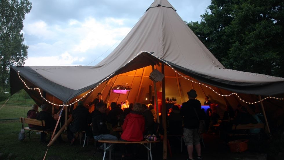 Das flexible Eventtipi bietet Platz f&uuml;r bis zu 70 Personen // &copy; ruhepuls Sporttouristik/Bermes