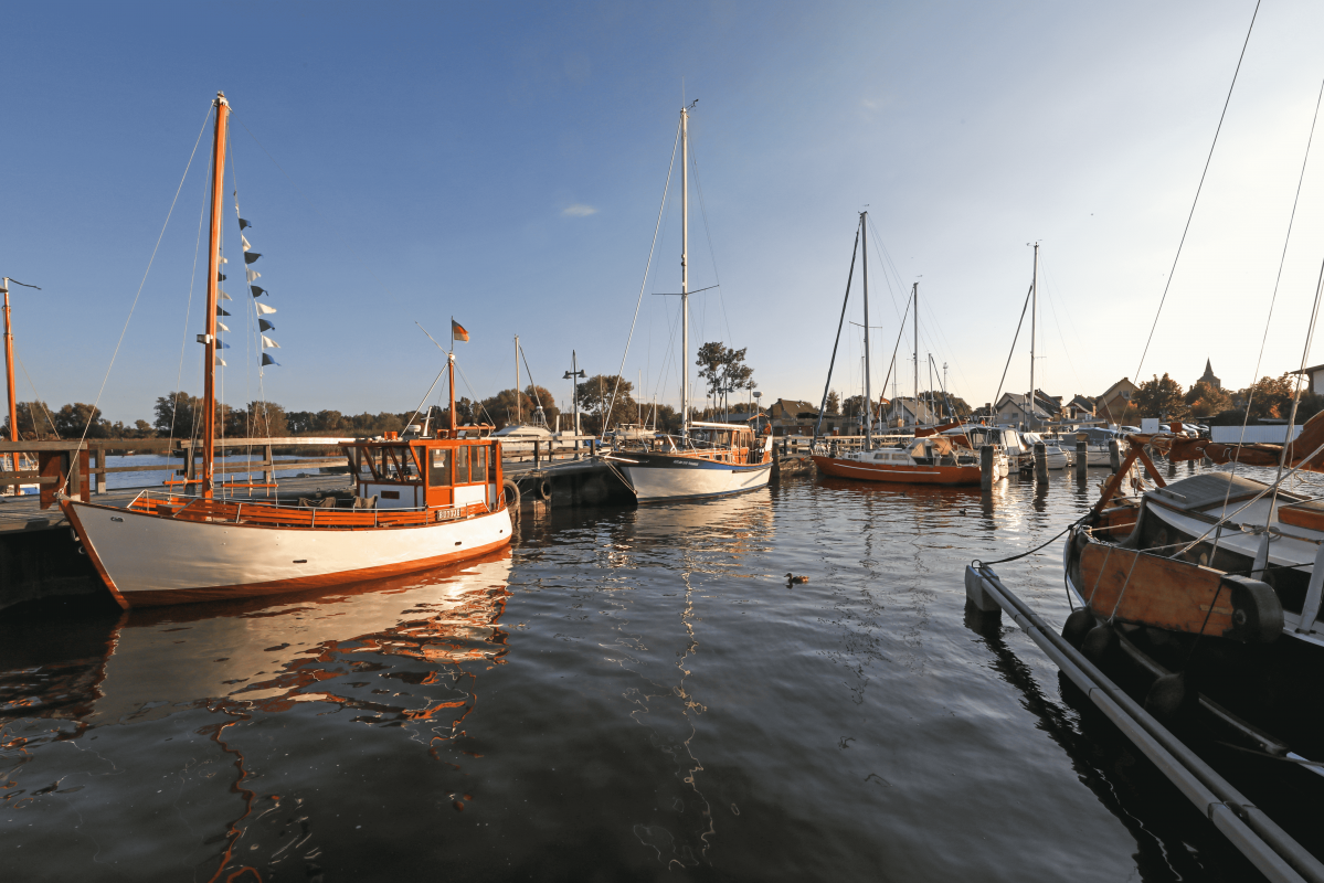 Boote am Anlegeplatz // &copy; MV-T/Gohlke