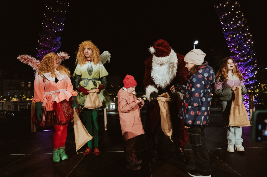 2024-12-12 09_53_32-TheresaLangeFotografie_HOFZAUBER_2024_033.jpg - IrfanView (Zoom_ 1568 x 1046), &copy; Stadt Neustrelitz / Theresa Lange