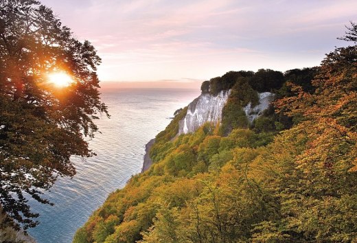 Die Kreideküste der Insel Rügen im warmen Licht des Herbstes, © TMV/Grundner Die Kreideküste der Insel Rügen im warmen Licht des Herbstes, © TMV/Grundner