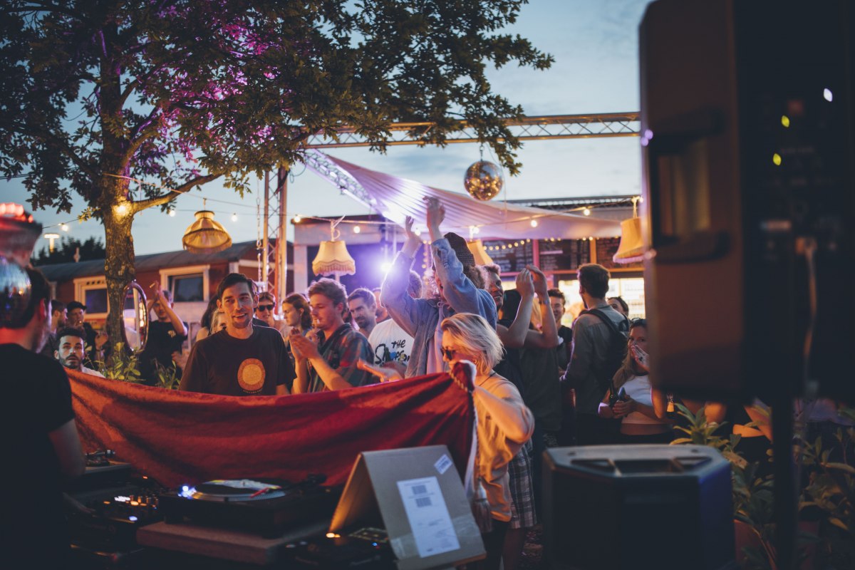 &copy; Rico Burnecki