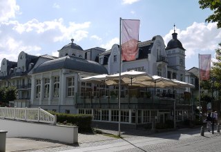 Nur wenige Meter von der Ostsee entfernt - das Hotel Vier Jahreszeiten // &copy; MV-T