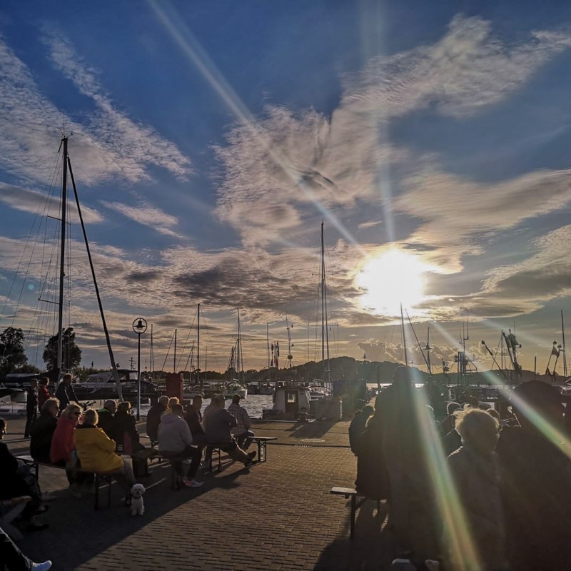 Hafen Thiessow Livemusik, &copy; Kurverwaltung M&ouml;nchgut