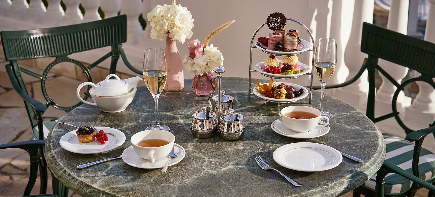 &copy; DSR Hotel Holding GmbH