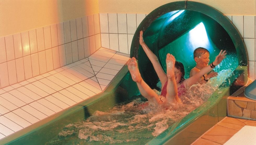 Plezier voor kinderen in de glijbaan // &copy; Bodden-Therme