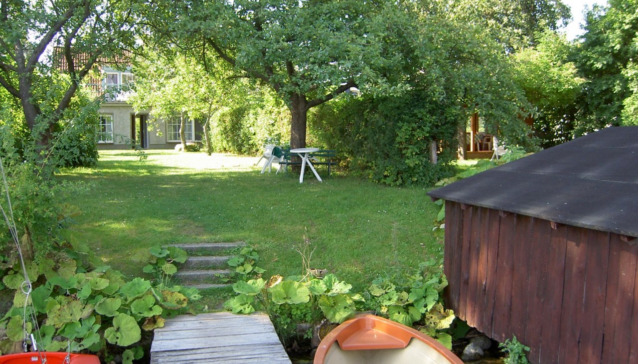 Blick vom See auf das Grundst&uuml;ck, &copy; Gro&szlig;