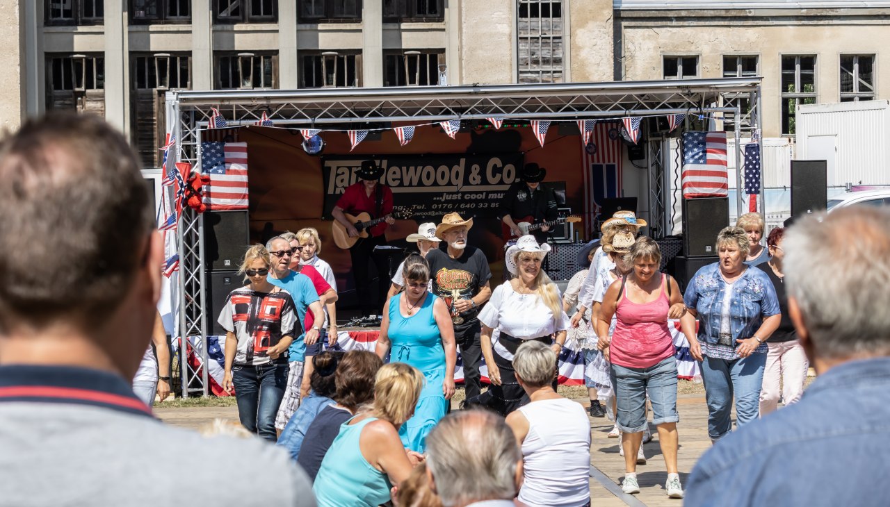12. Countryfest, © Ralf Fleischer
Am Achterwasser 13
17440 Luetow 12. Countryfest, © Ralf Fleischer
Am Achterwasser 13
17440 Luetow