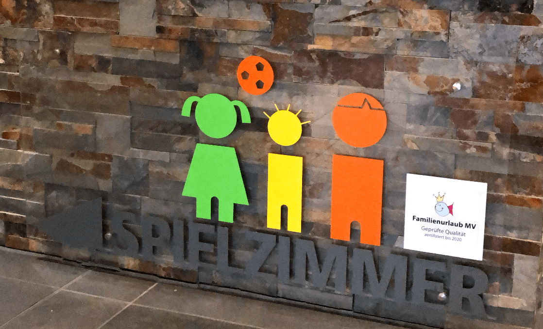 Dort wo Fisch Gustav schwimmt, sind die Gastgeber besonders gut auf Familien eingestellt. // &copy; VMO