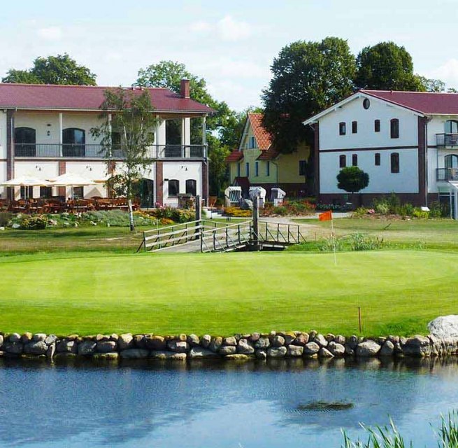 Au&szlig;enansicht des Golfpark Strelasund // &copy; Golfpark Strelasund