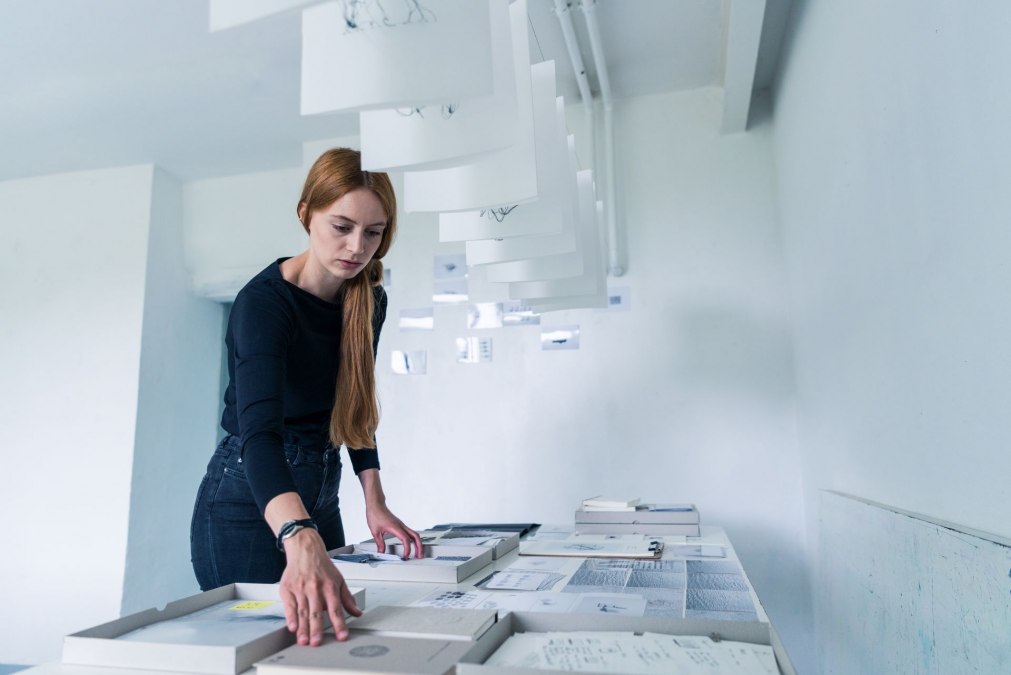 Typografin Jennifer Eckert 2018 im Künstlerhaus Lukas, © TMV/Süß Typografin Jennifer Eckert 2018 im Künstlerhaus Lukas, © TMV/Süß
