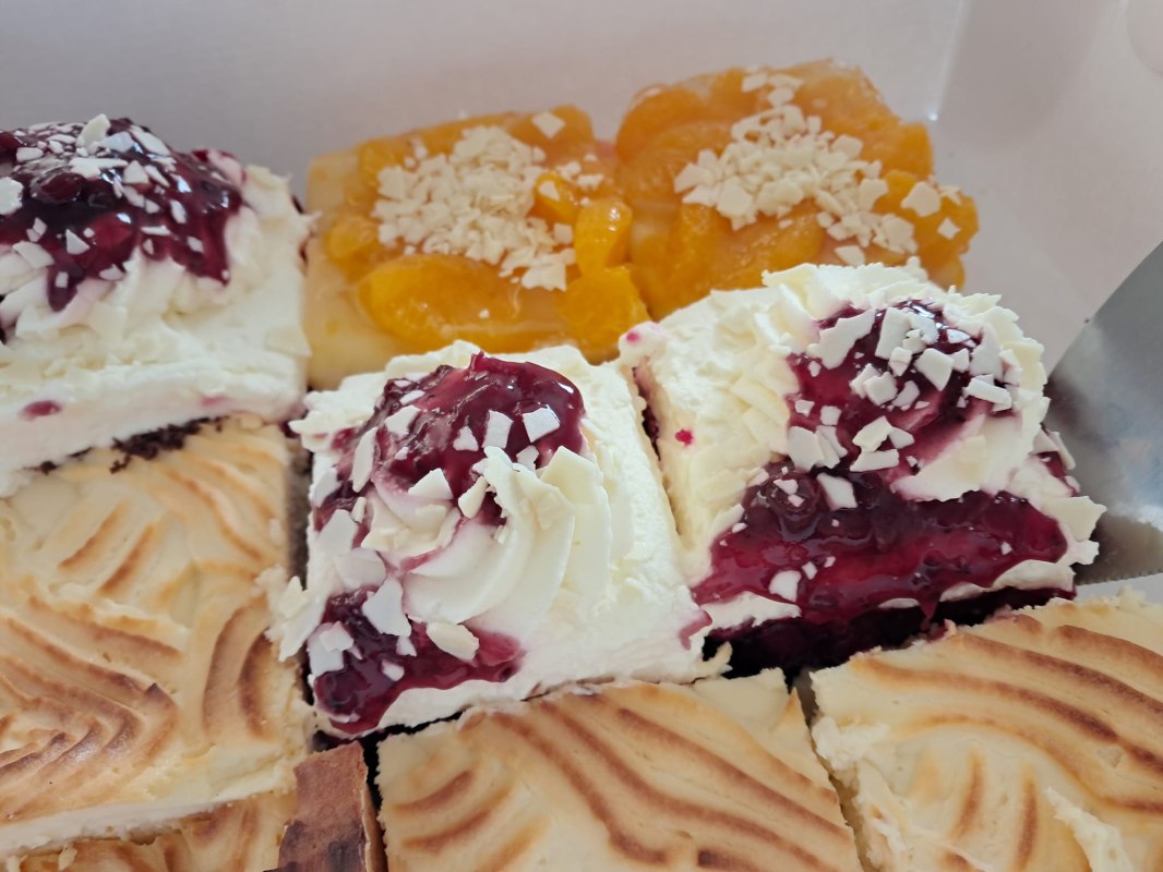Aber bitte mit Sahne! Der Tanztee startet traditionell mit einem St&uuml;ck Kuchen oder Torte und Kaffee satt. // &copy; Andrea Kirchstein