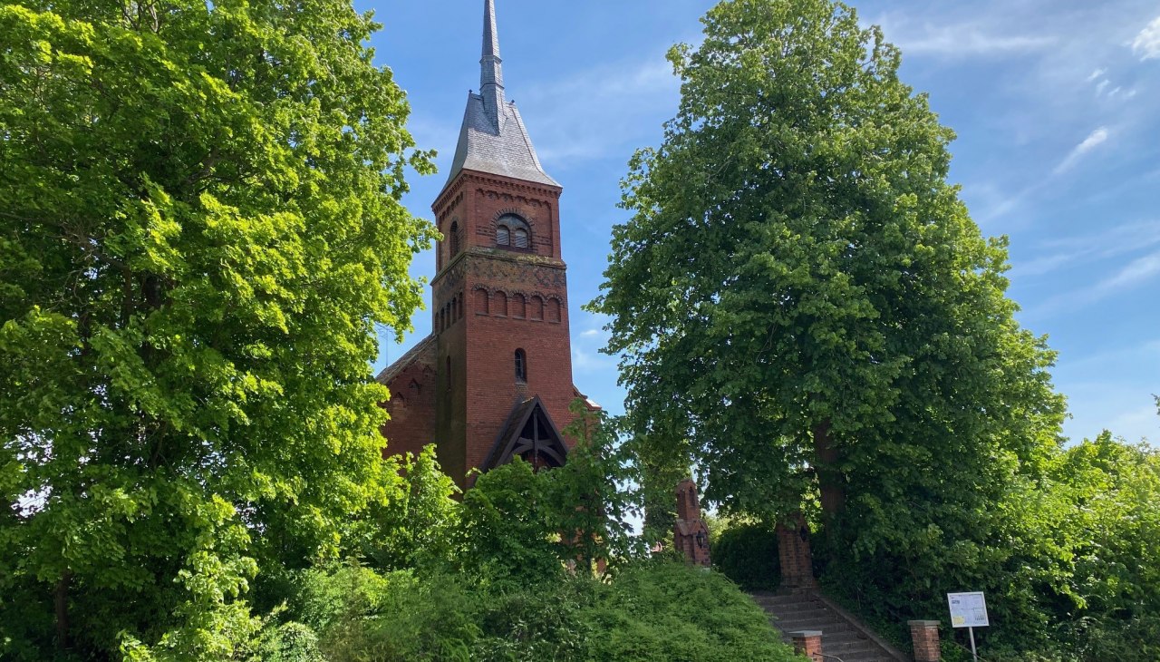 Kirche Wustrow, © Amt Mecklenburgische Kleinseenplatte Kirche Wustrow, © Amt Mecklenburgische Kleinseenplatte