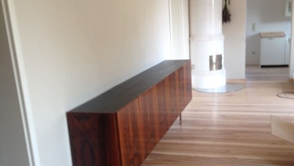 Schwedenofen und Blick in die K&uuml;che, &copy; Eva-Maria Lamprecht