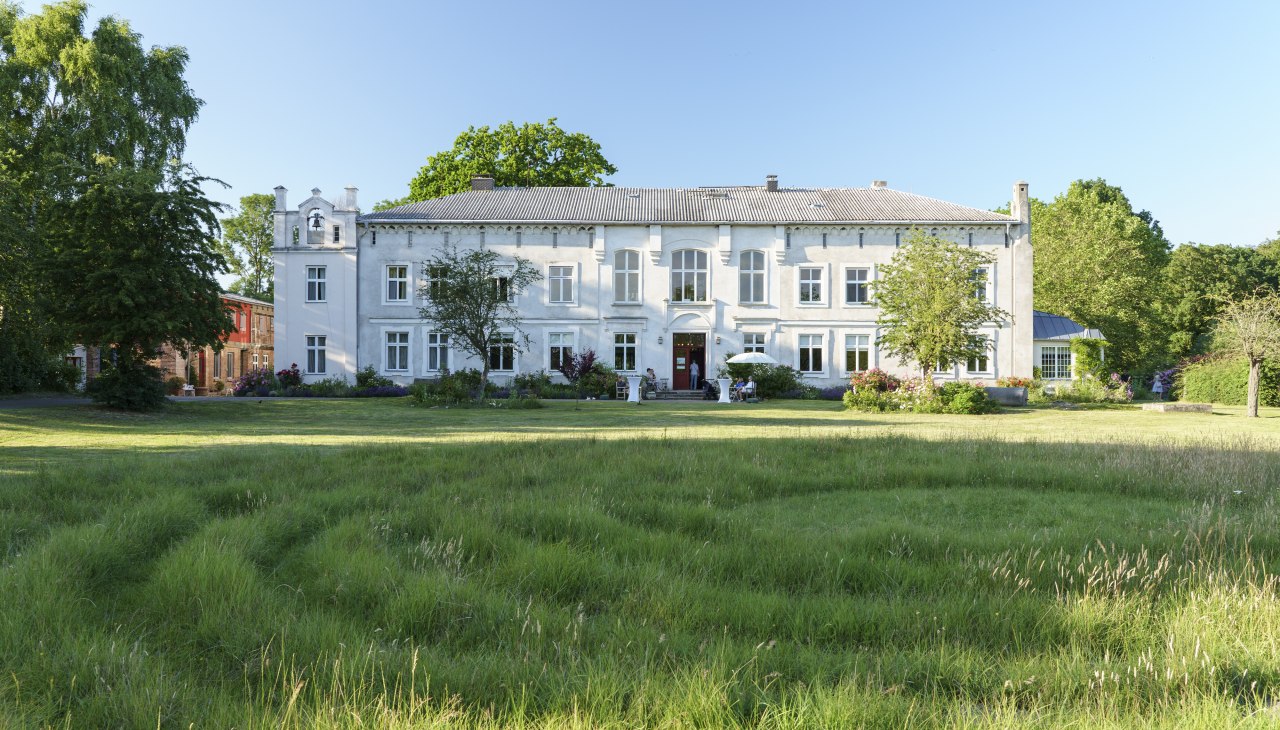 Au&szlig;enansicht des Herrenhauses Roggow, &copy; Herrenhaus Roggow
